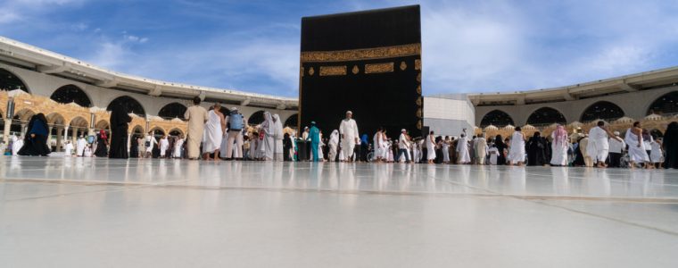 Why Do Muslim Men and Women Pray Together in Hajj?